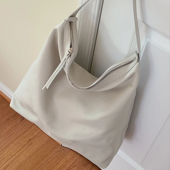 Everlane Boss Leather Bag in Sandstone - Picture 2 of 9